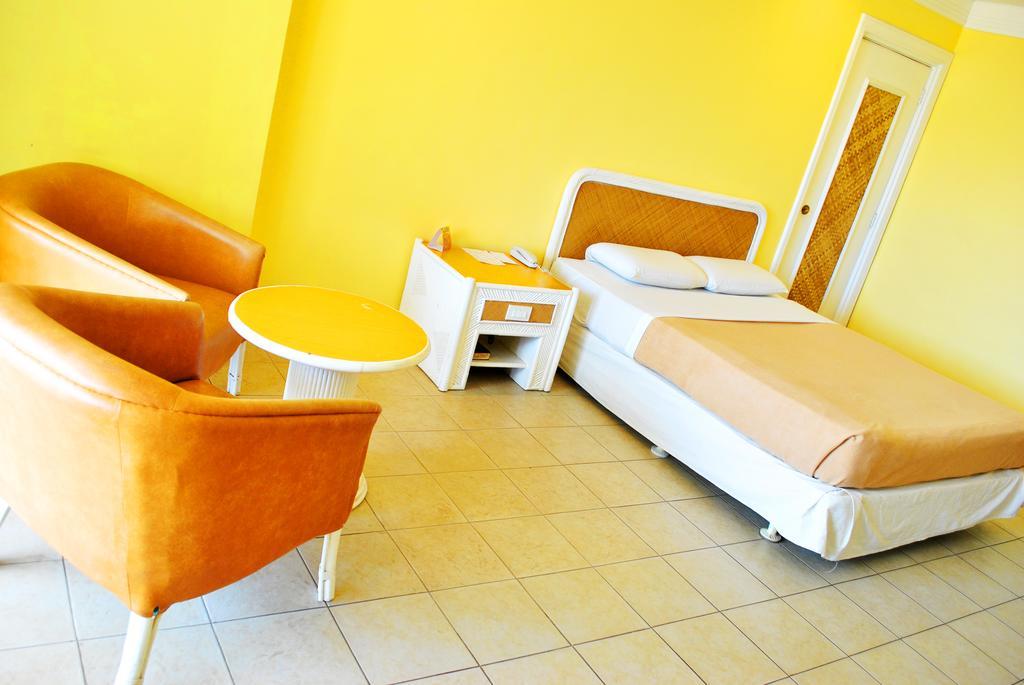 Leyte Park Resort Hotel Tacloban Oda fotoğraf