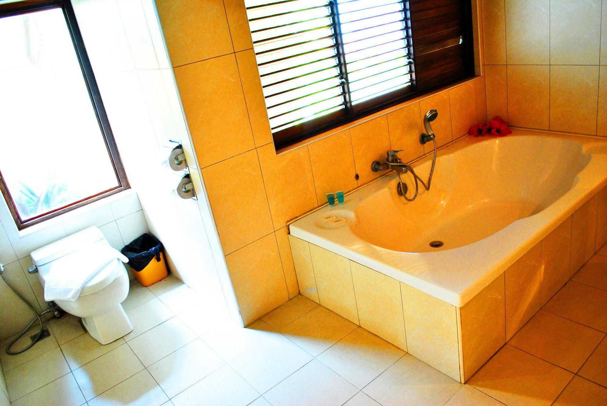 Leyte Park Resort Hotel Tacloban Dış mekan fotoğraf